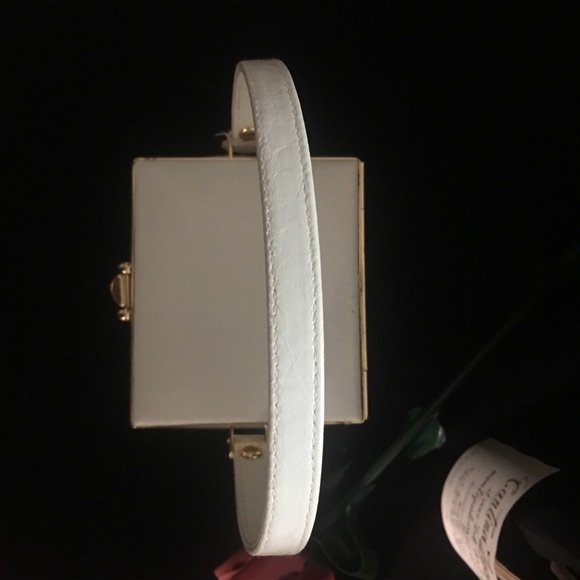 3 LEFT! Ivory square bucket bag with gold hardware - Picture 5 of 7