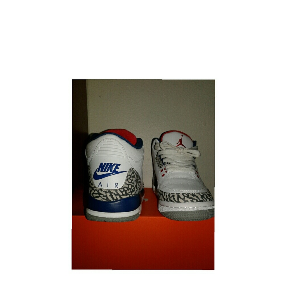 Shoes - Picture 2 of 3