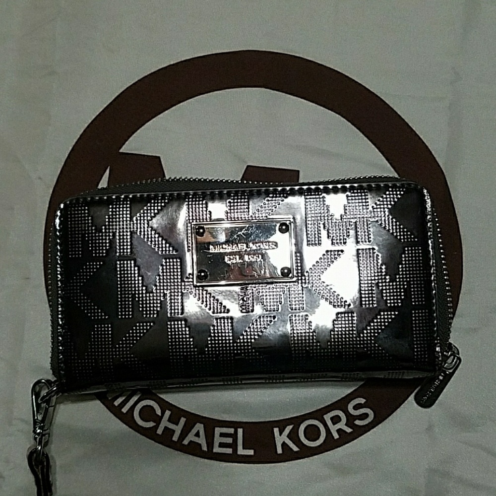 Clutch wallet