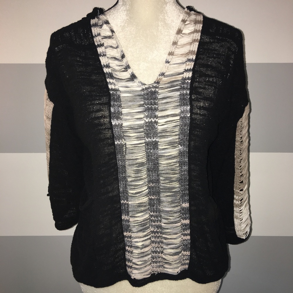 Curio New York size small.  Adorable sweater