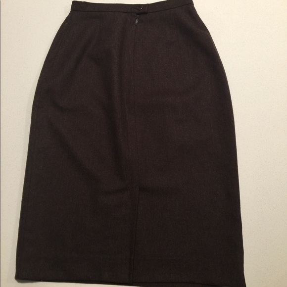 Max Mara wool skirt. - Picture 2 of 5