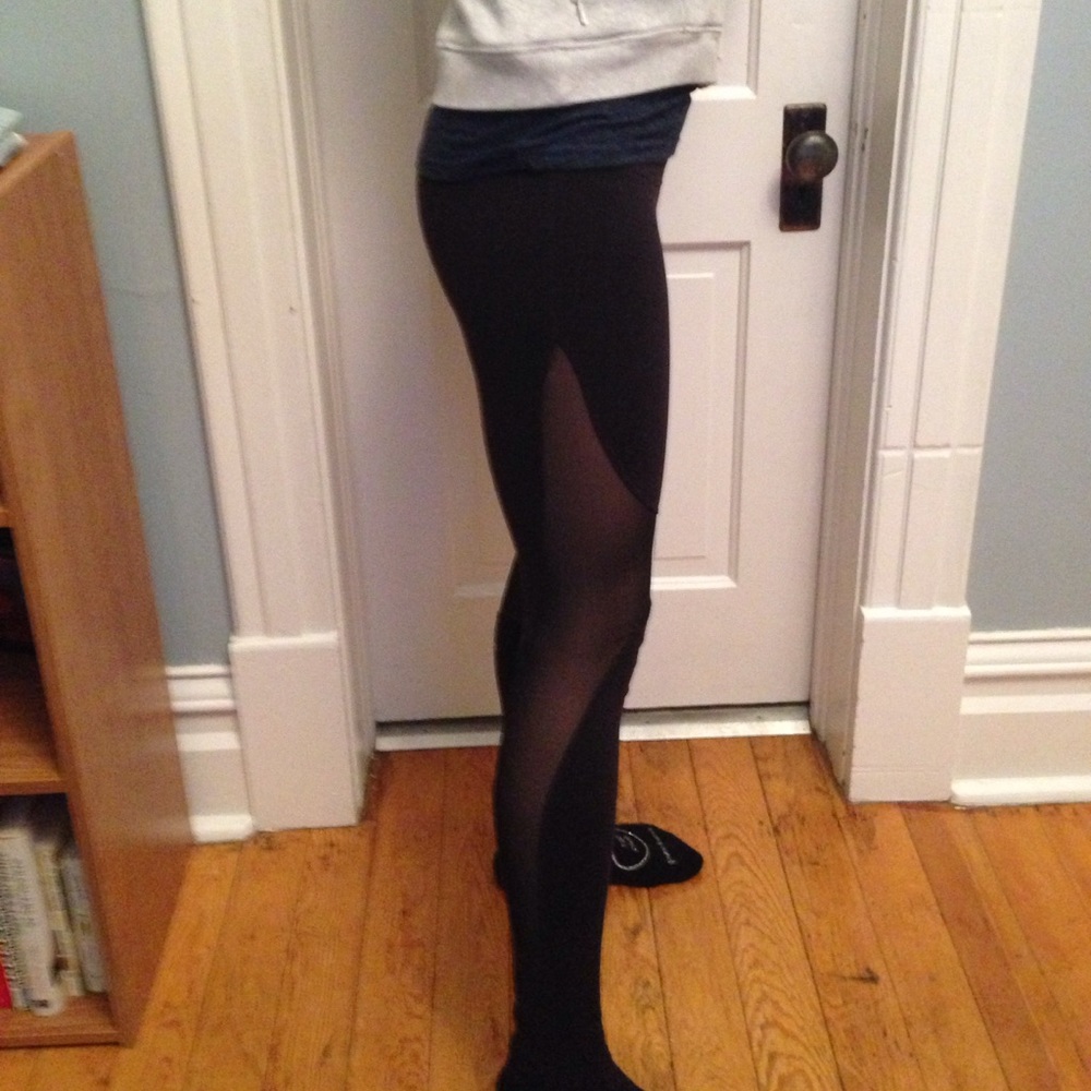 Alo yoga coast mesh leggings in black