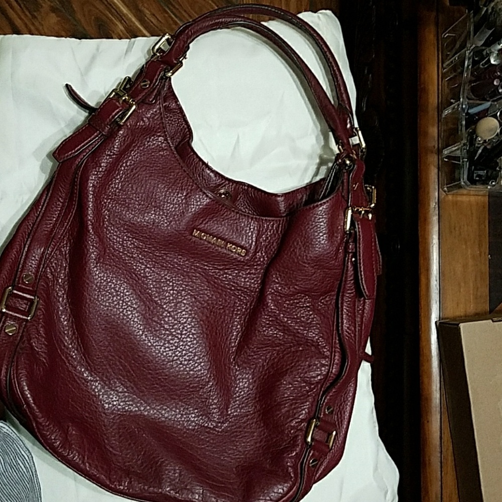 Hobo style handbag