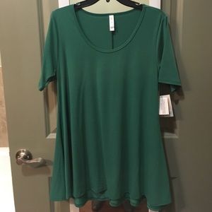 BNWT LuLaRoe Solid Green Medium Perfect T