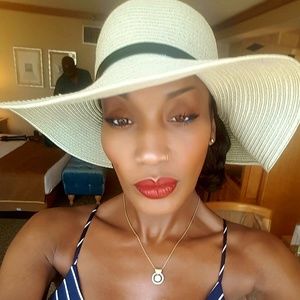 Meet your Posher, Malaika