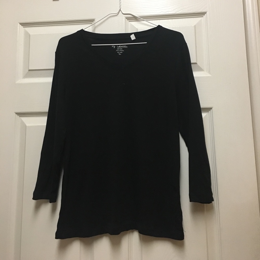 Black 3/4 sleeve v neck tee shirt