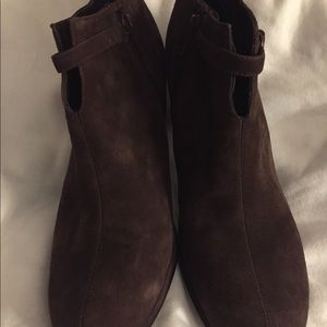 Never Worn Aerosoles Chocolate Suede Ankle Bootie