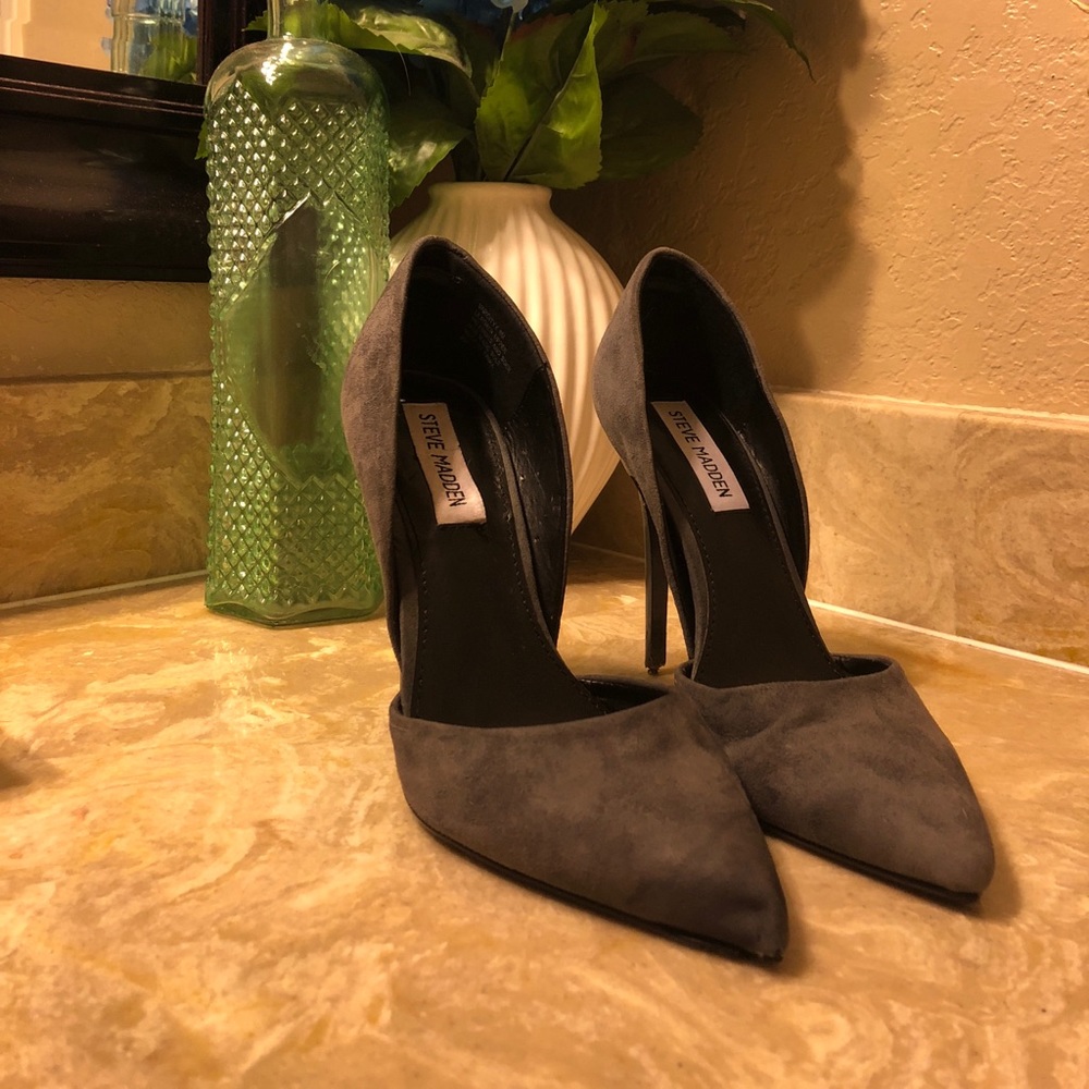 Steve Madden suede pumps