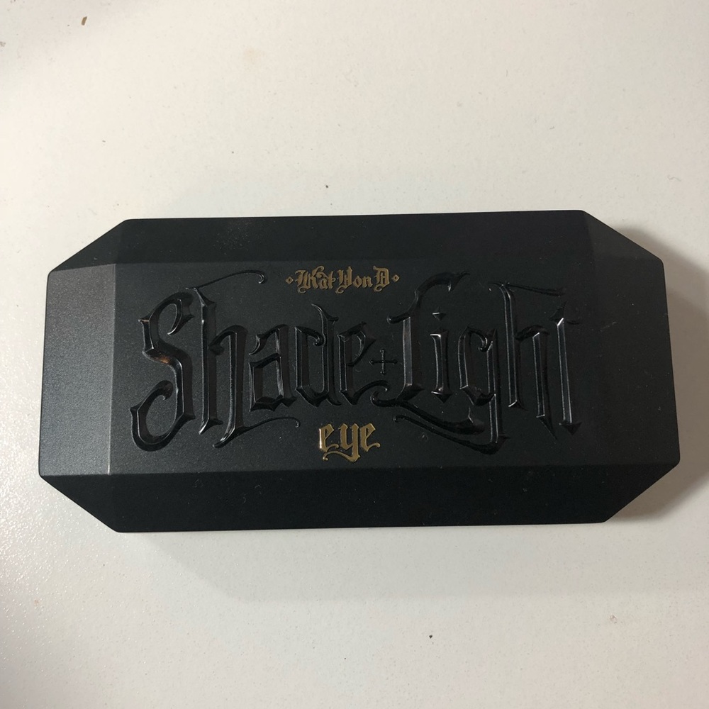 Kat Von D Shade + Light Plum Eyeshadow Palette