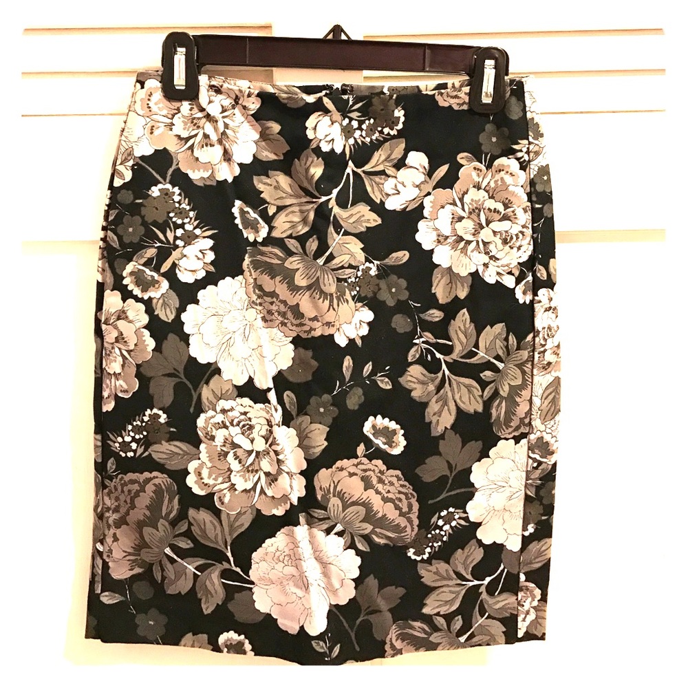 Banana Republic black floral skirt