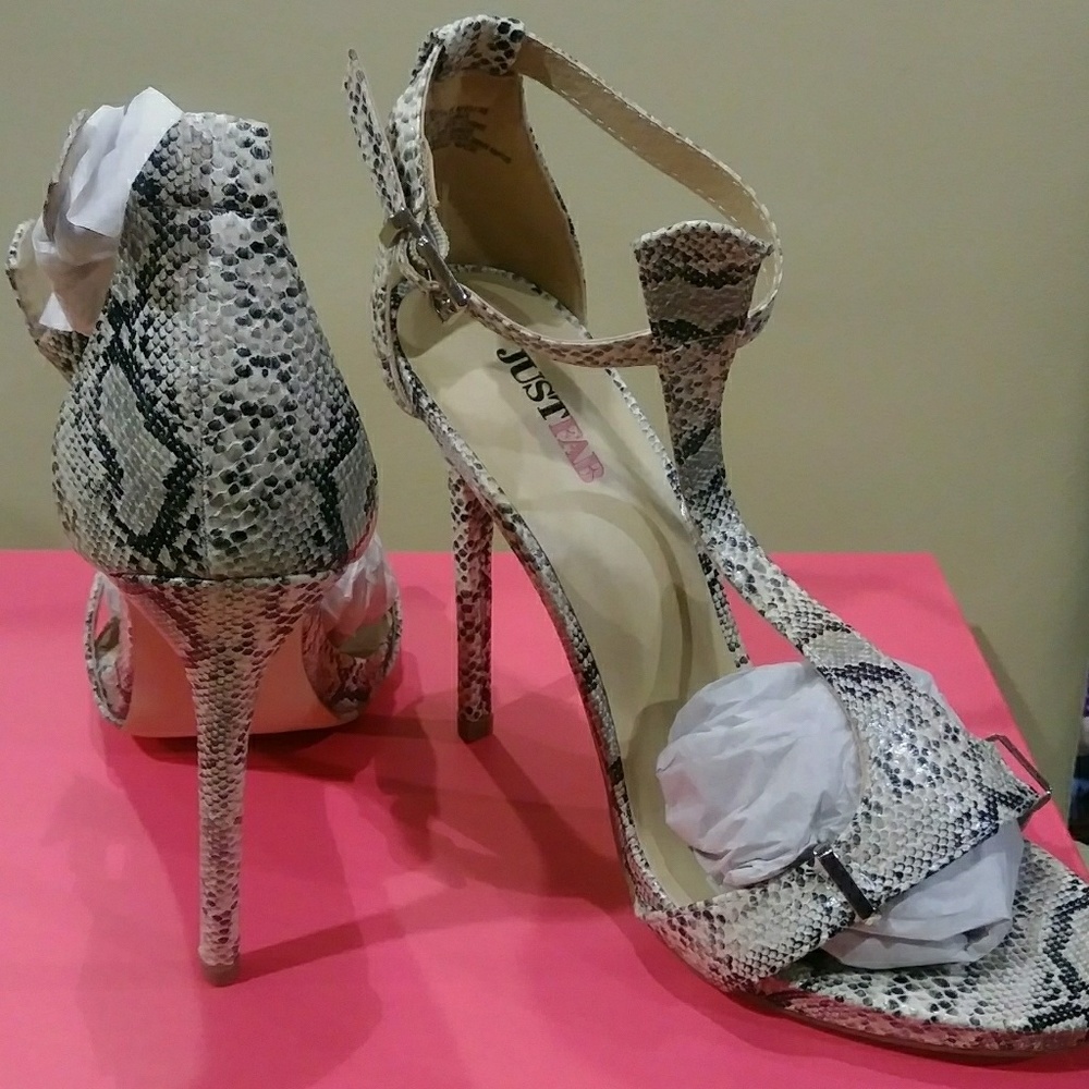Faux snake skin pump