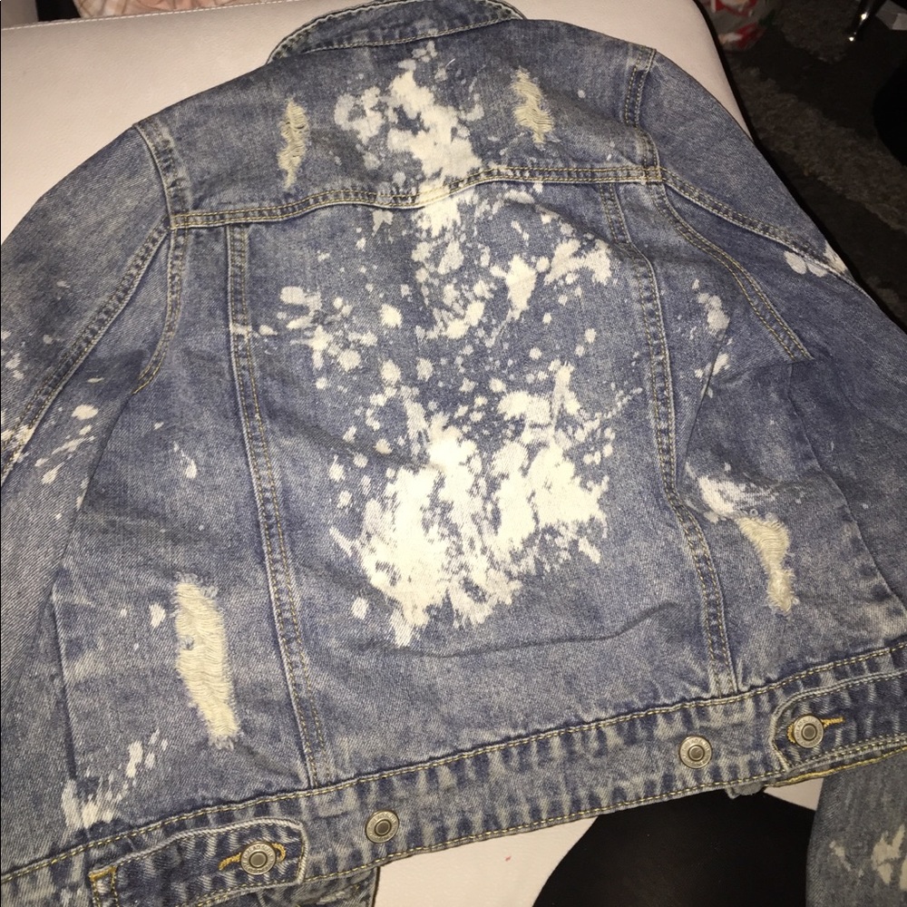 Distressed jean jacket - Picture 3 of 3