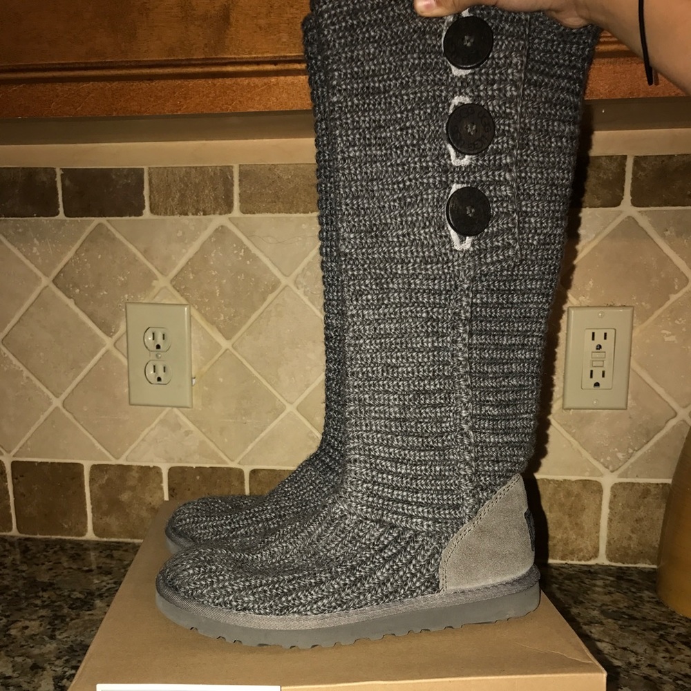 💯 Auth UGG classic cardy tall grey