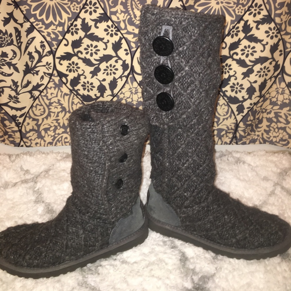 gray knit uggs