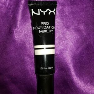 NYX Pro Foundation Mixer in White