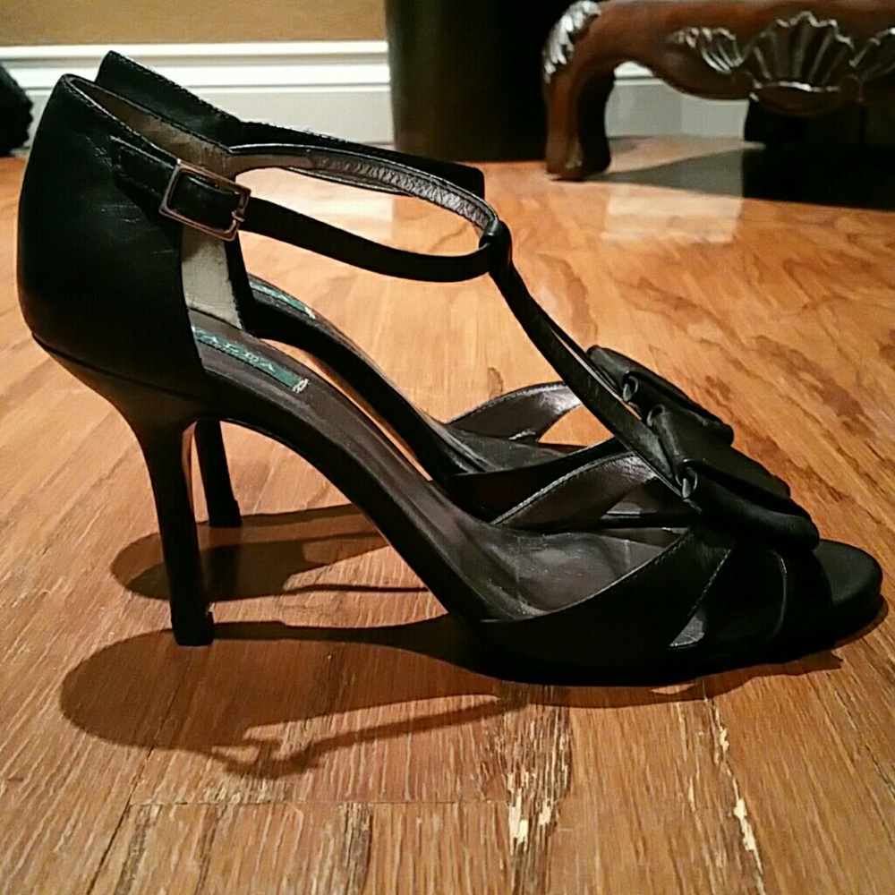 VALEA FIRENZE open toe heel sandals.