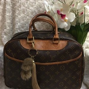 🎯🎯SOLD🎯🎯Authentic Louis Vuitton Deauville