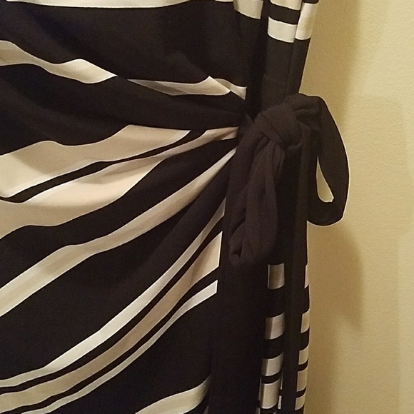 Connected petite dress - Picture 2 of 4