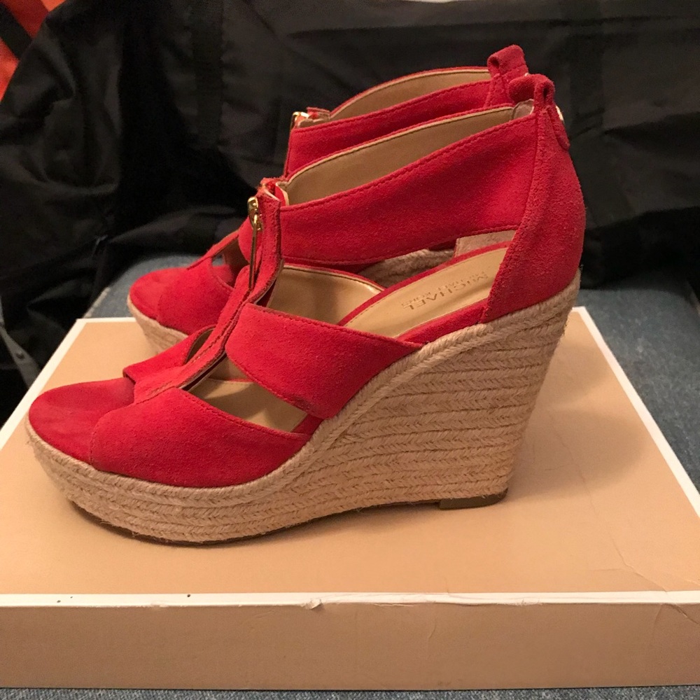Size 6 coral reef Michael Kors suede Damita wedges - Picture 3 of 6