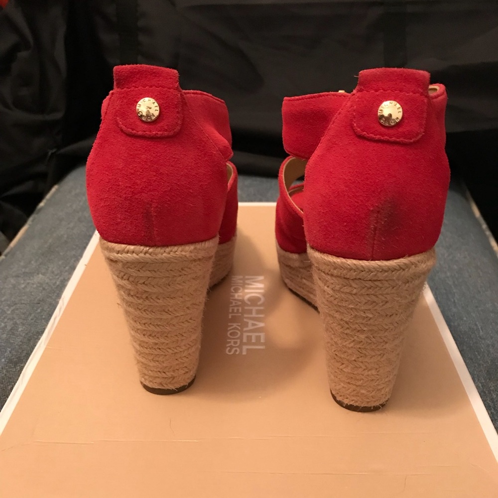 Size 6 coral reef Michael Kors suede Damita wedges - Picture 4 of 6