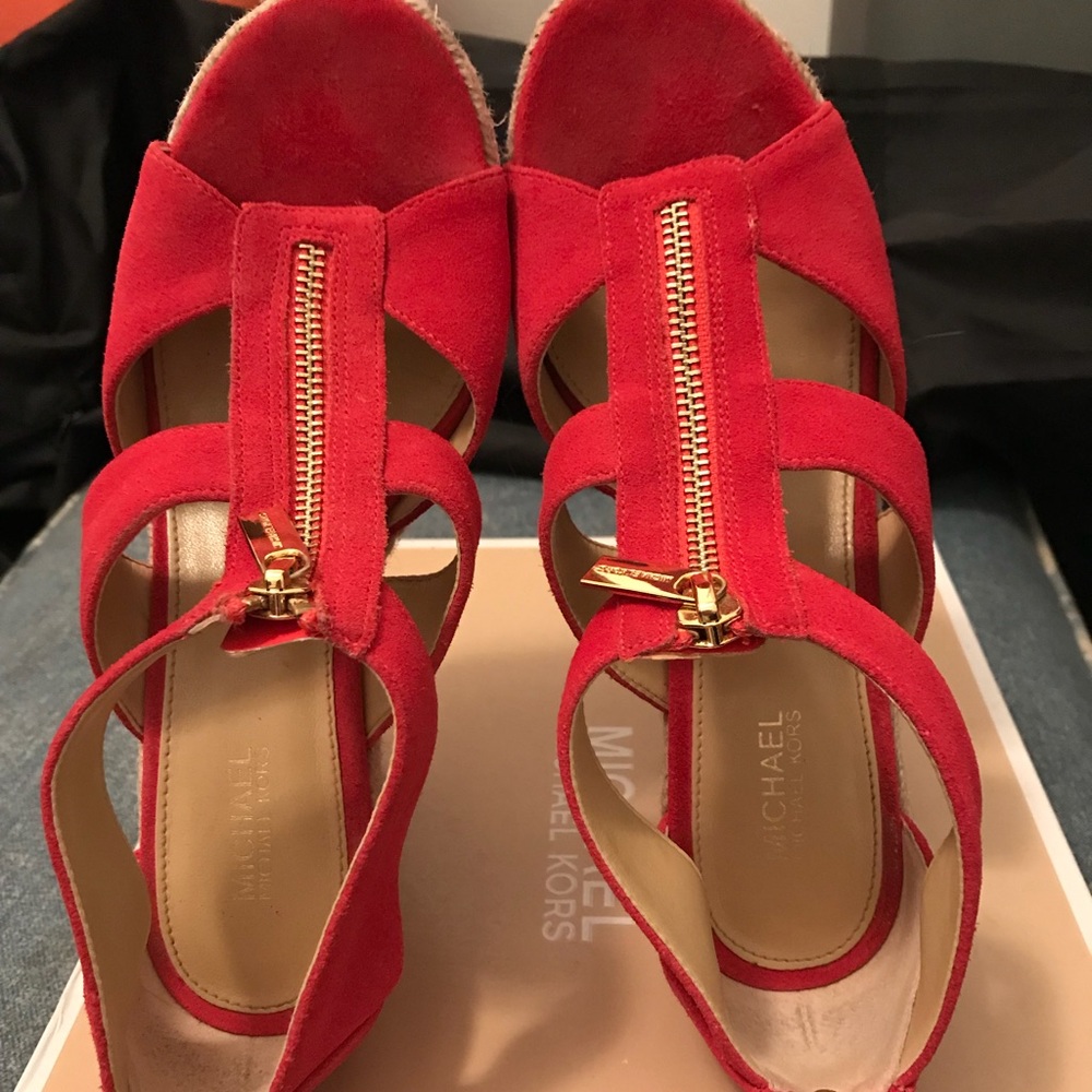 Size 6 coral reef Michael Kors suede Damita wedges - Picture 6 of 6