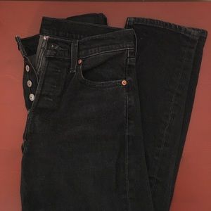 Gray Levi’s wedgie jean