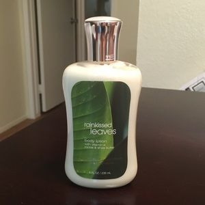 Bath & Body Works Rainkissed Leaves body lotion