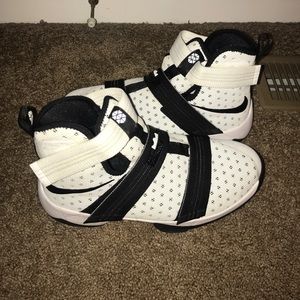 womens lebron basketball shoes