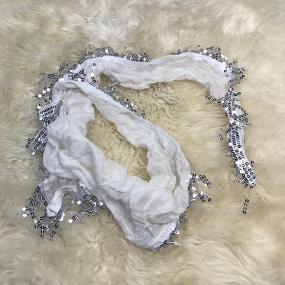 💎Light Sparkly Scarf!💎 - Picture 3 of 3