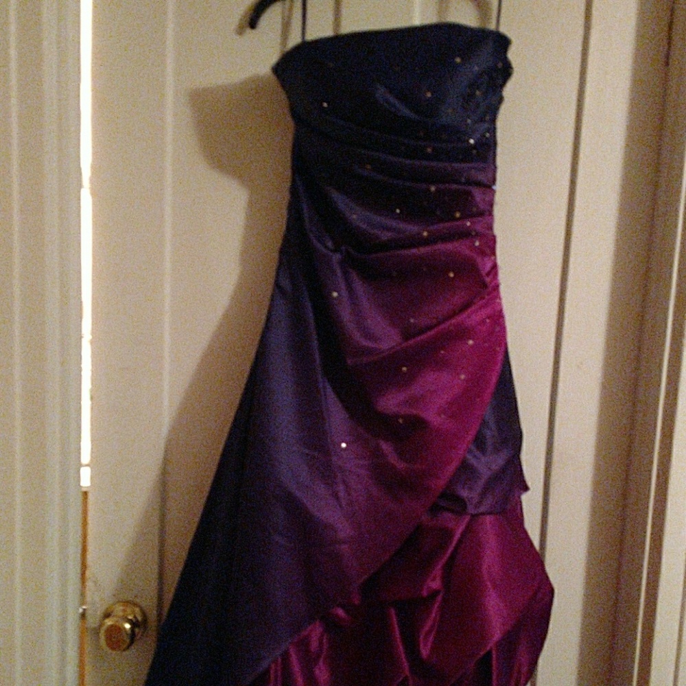 Beautiful Prom Dress! Only worn once!!