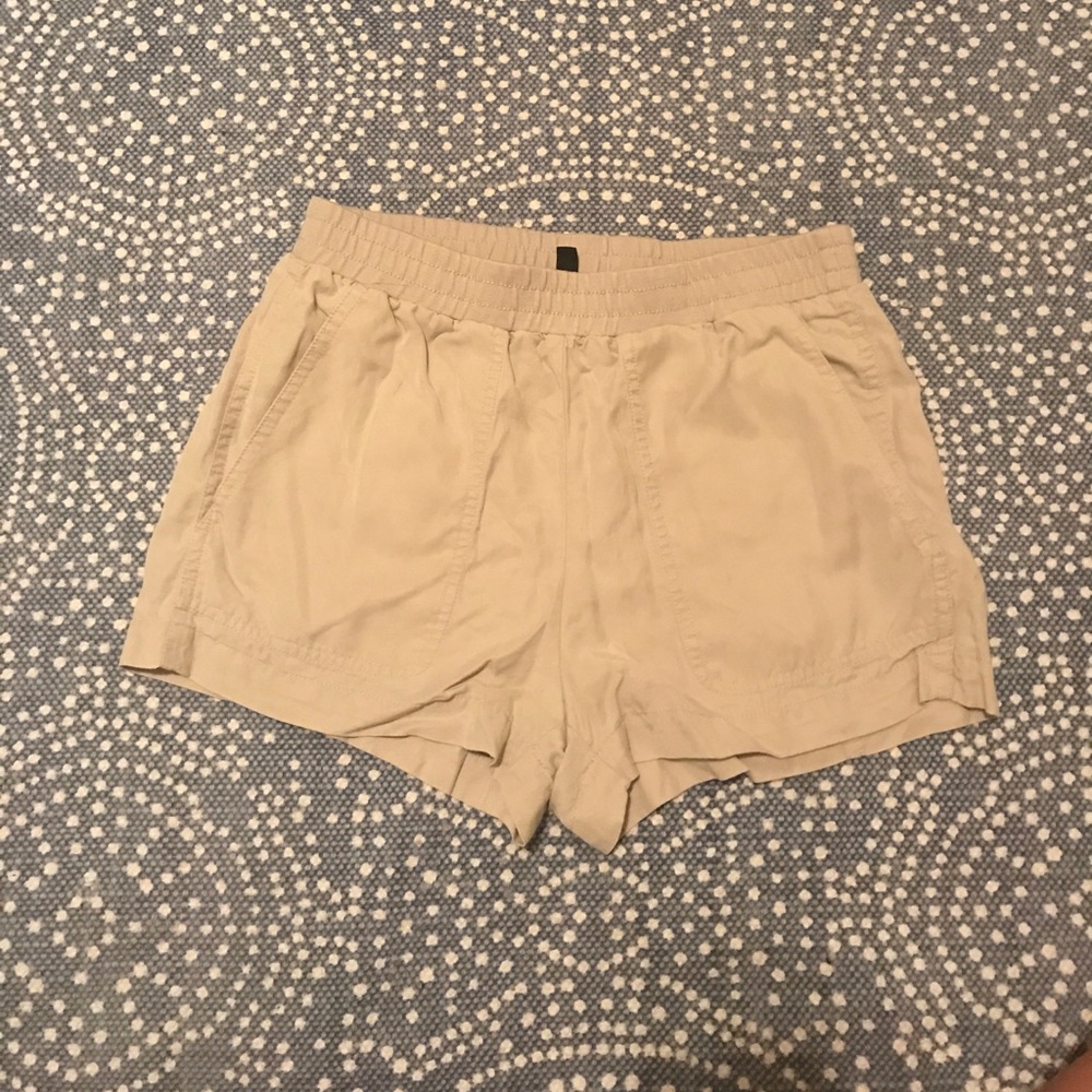 Beige flowy shorts