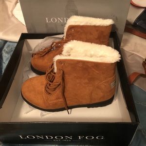 London Fog snow boots never worn!