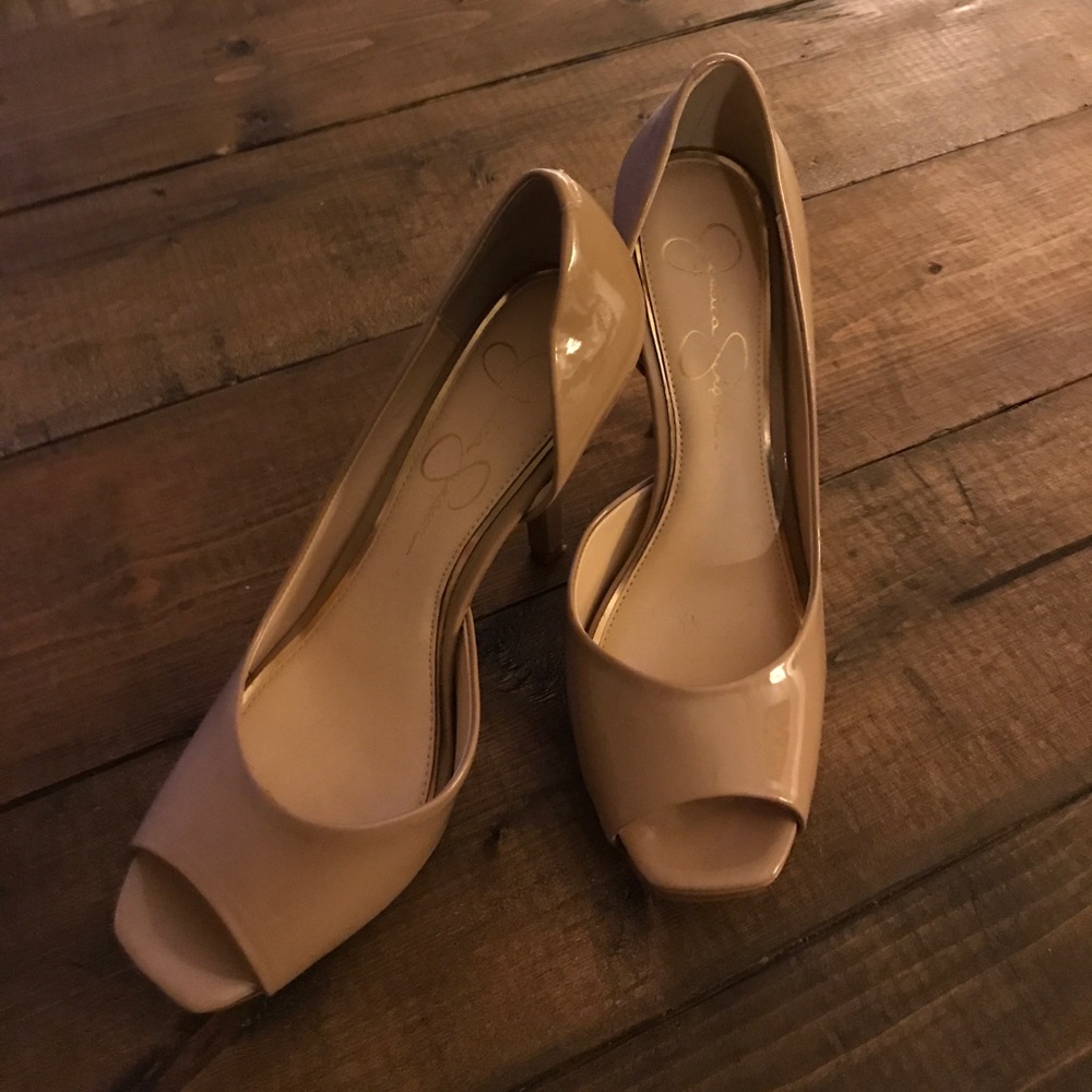 Jessica Simpson pumps