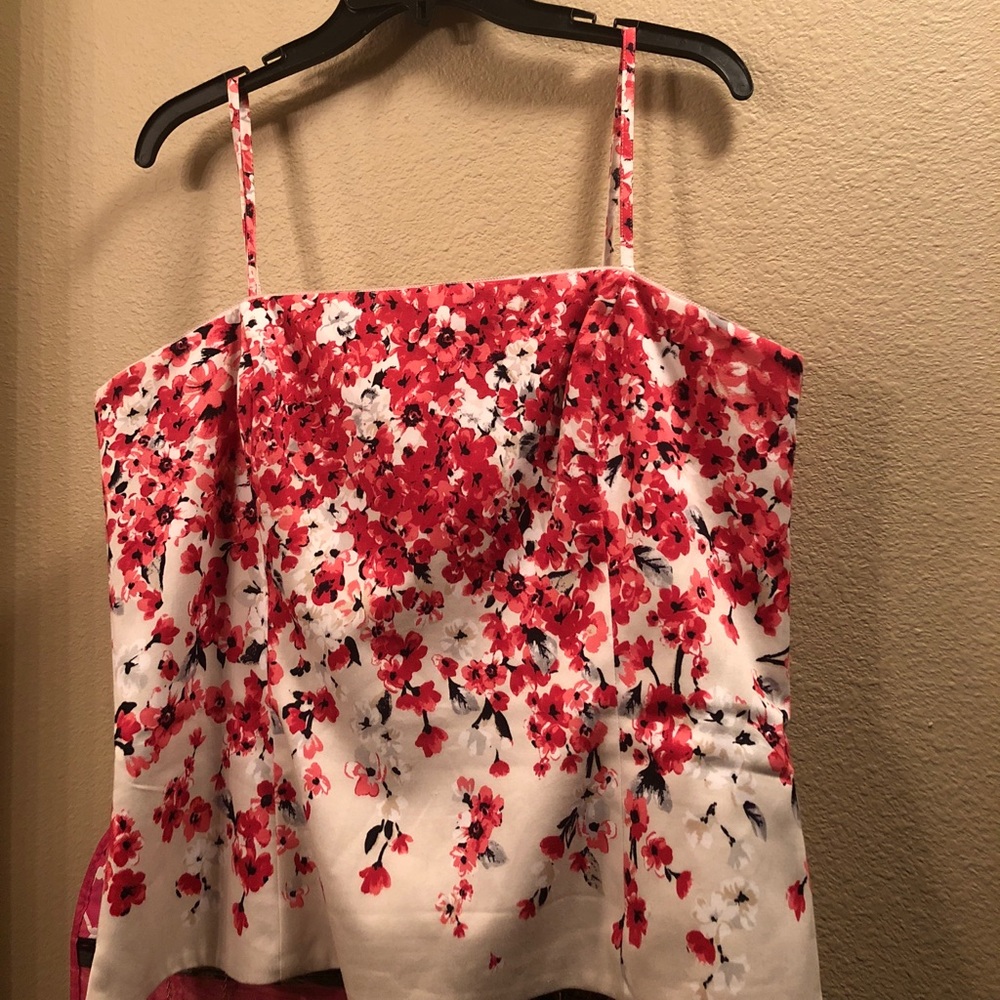 White House  Black Maeket top...never worn