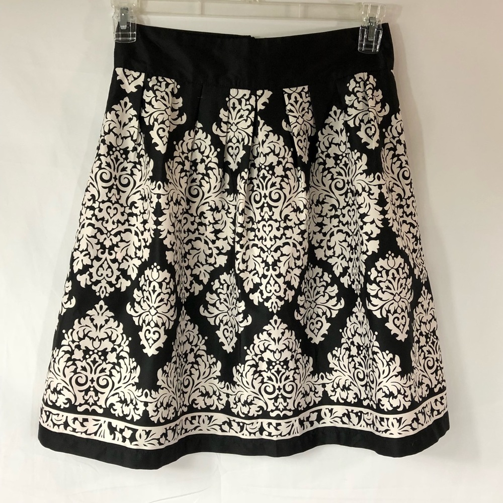 Francesca’s Floral Box Pleat Skirt Size Small