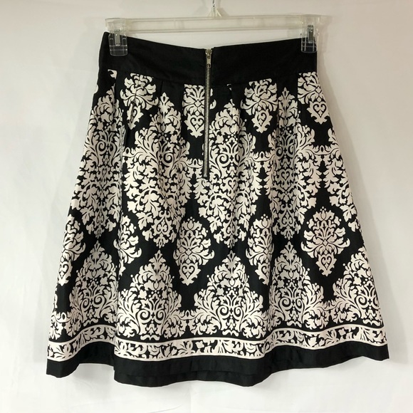 Francesca’s Floral Box Pleat Skirt Size Small - Picture 2 of 7