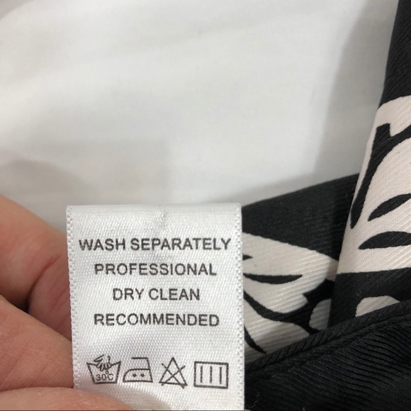 Francesca’s Floral Box Pleat Skirt Size Small - Picture 5 of 7