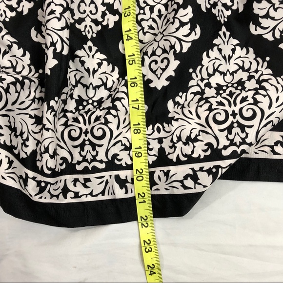 Francesca’s Floral Box Pleat Skirt Size Small - Picture 6 of 7