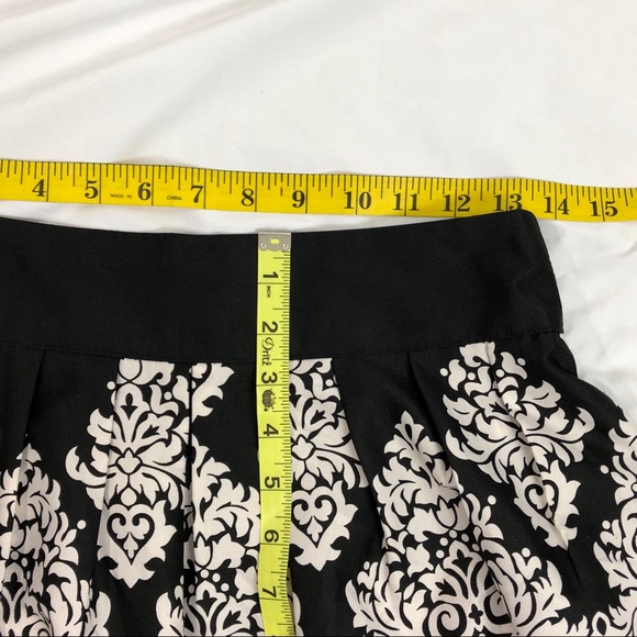 Francesca’s Floral Box Pleat Skirt Size Small - Picture 7 of 7