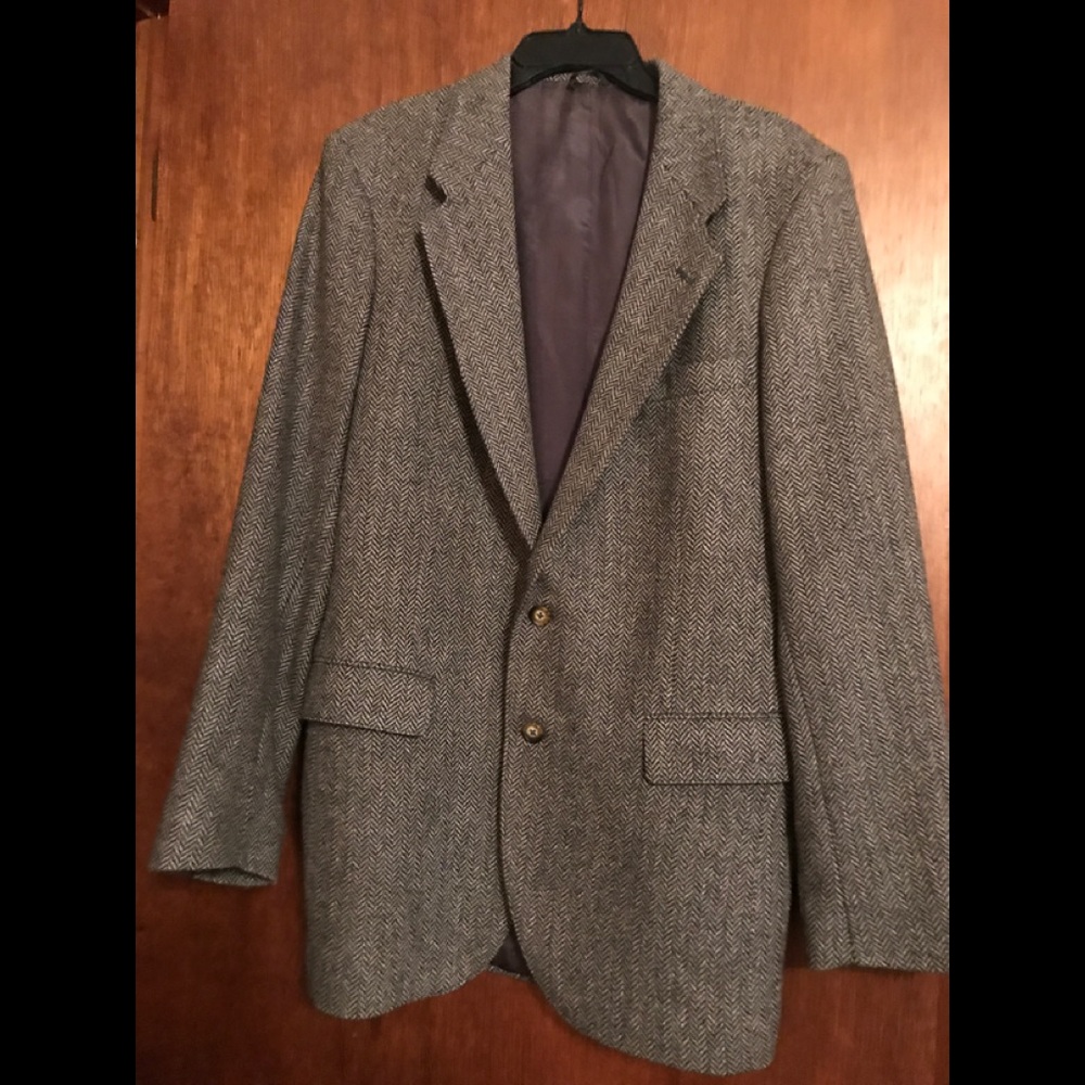 Men's Black and Gray Herringbone Wool Tweed 40L
