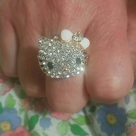 Hello kitty ring. Hello kitty crystal ring - Picture 1 of 4