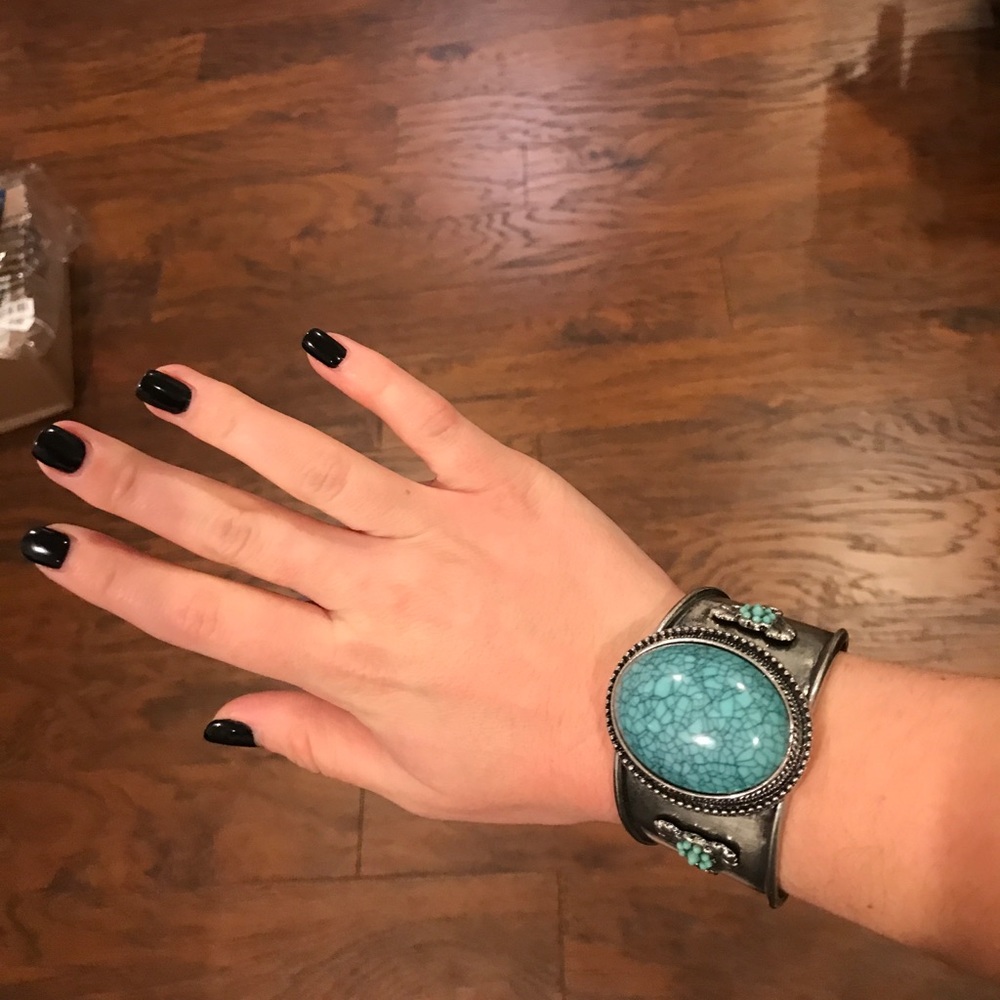 Adjustable cuff