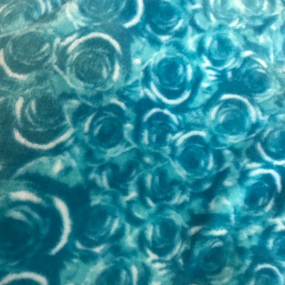 Betsey Johnson Turquoise Roses Plush Blanket King - Picture 4 of 4