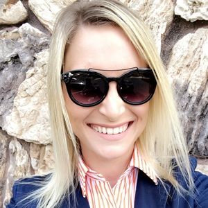 Meet your Posher, Loreli