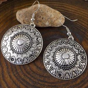 NEW!  ROUND VINTAGE AZTEC STYLE SILVER EARRINGS