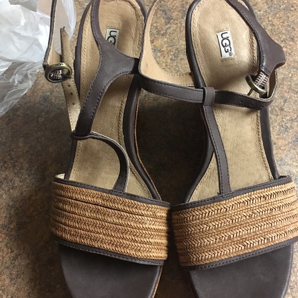 New without tag Ugg wedges