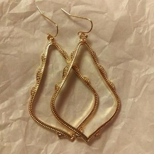 “Kendra Scott Sophee” Drop Earrings in Yellow Gold