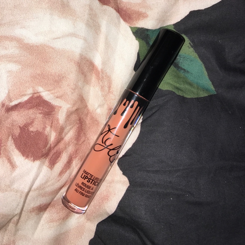 Kylie Cosmetics Matte Lipgloss in Dirty Peach