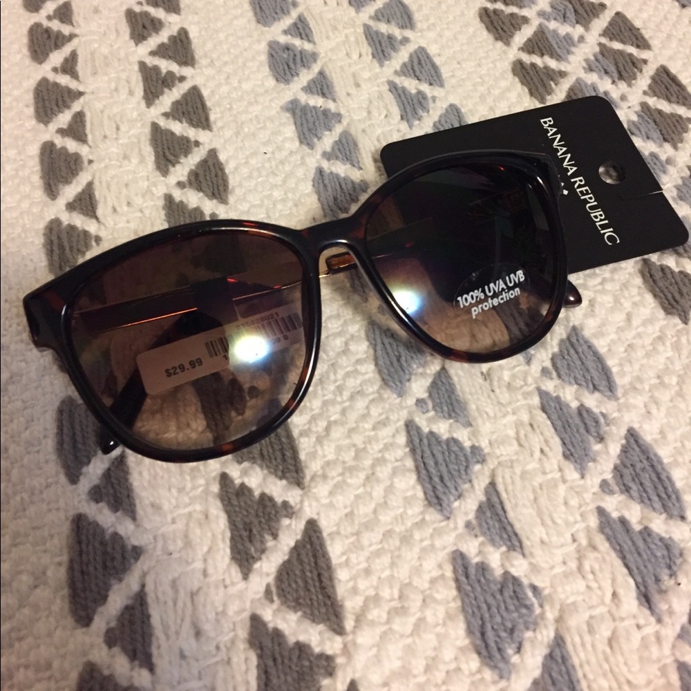 Banana Republic Tortoise Shell & Gold Sunnies