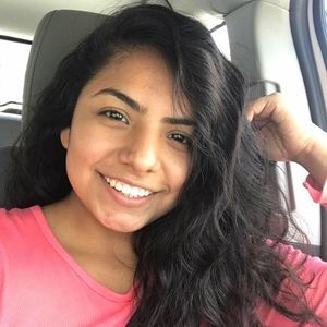 Meet your Posher, Julissa